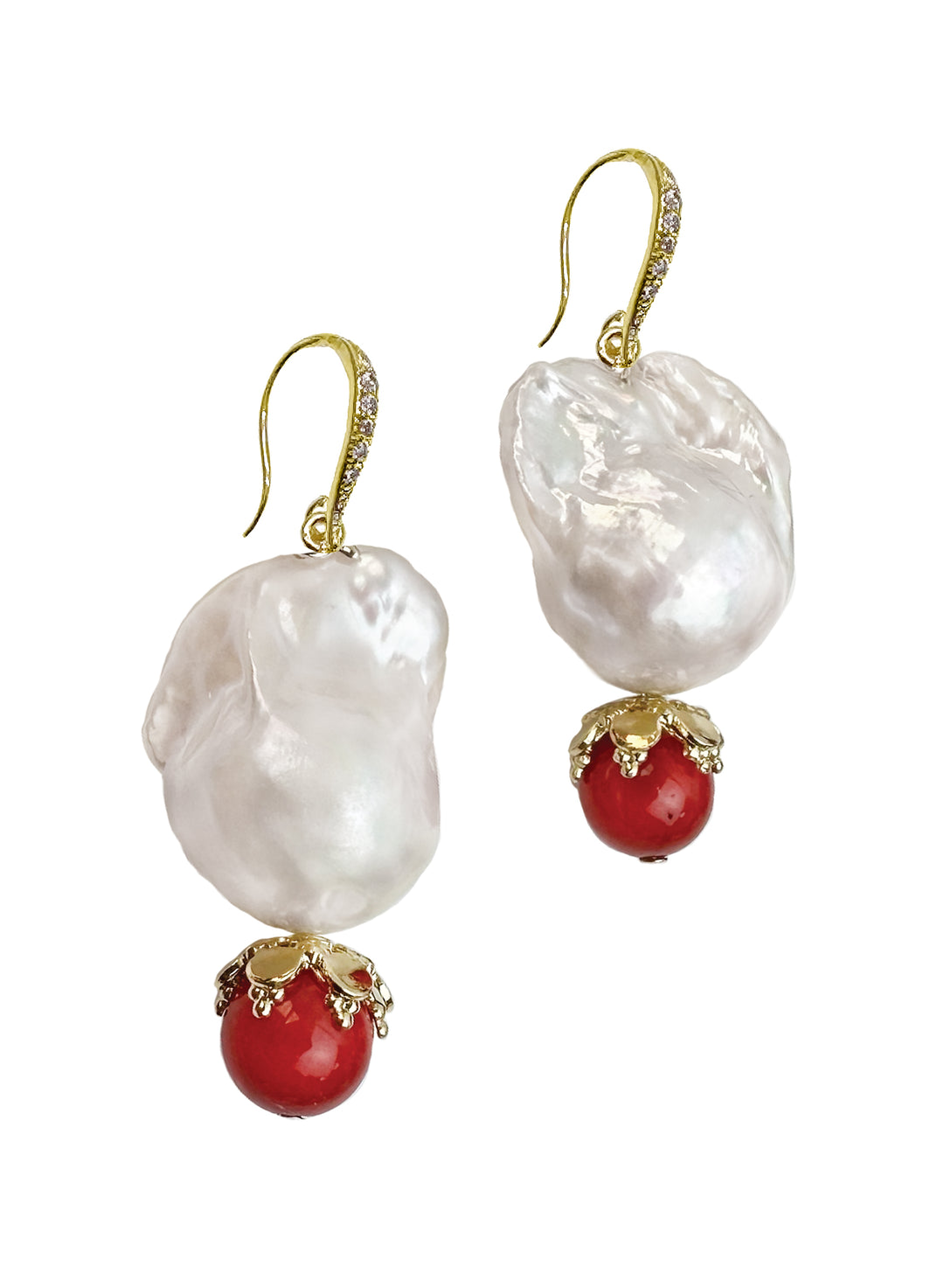 Perfect for both casual and formal occasions, these earrings effortlessly blend classic and contemporary style.