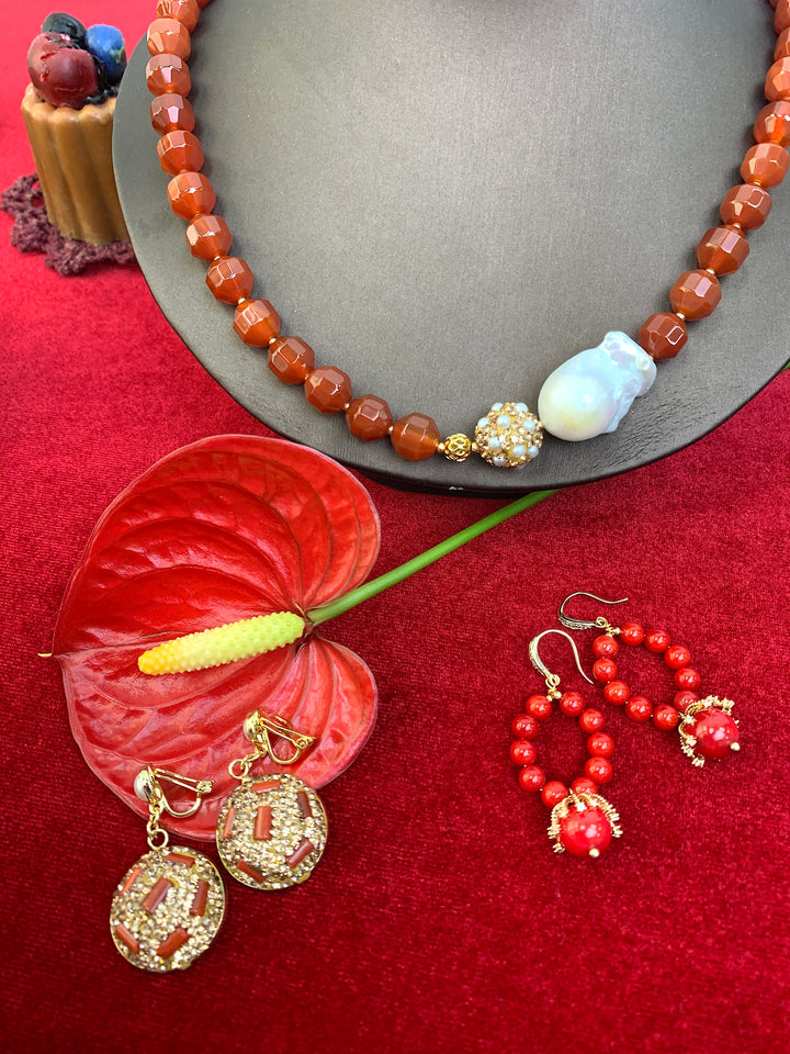 Red Agate With Baroque Pearl Short Necklace HN034 - FARRA
