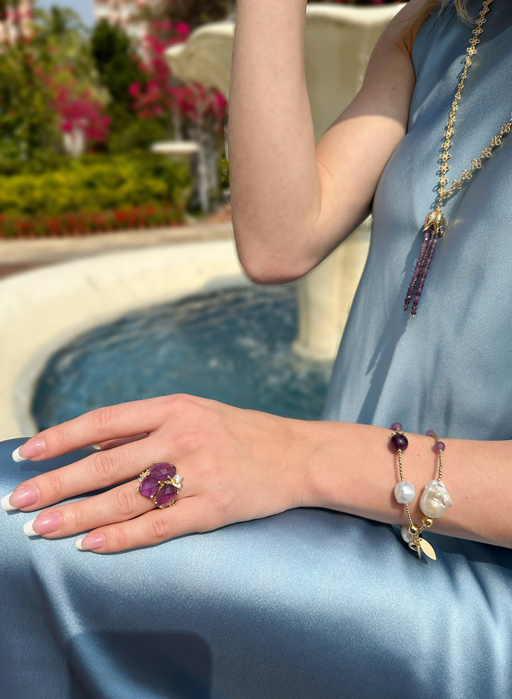The combination of lustrous baroque pearls and radiant amethyst beads creates a timeless and unique accessory that effortlessly complements your individuality.