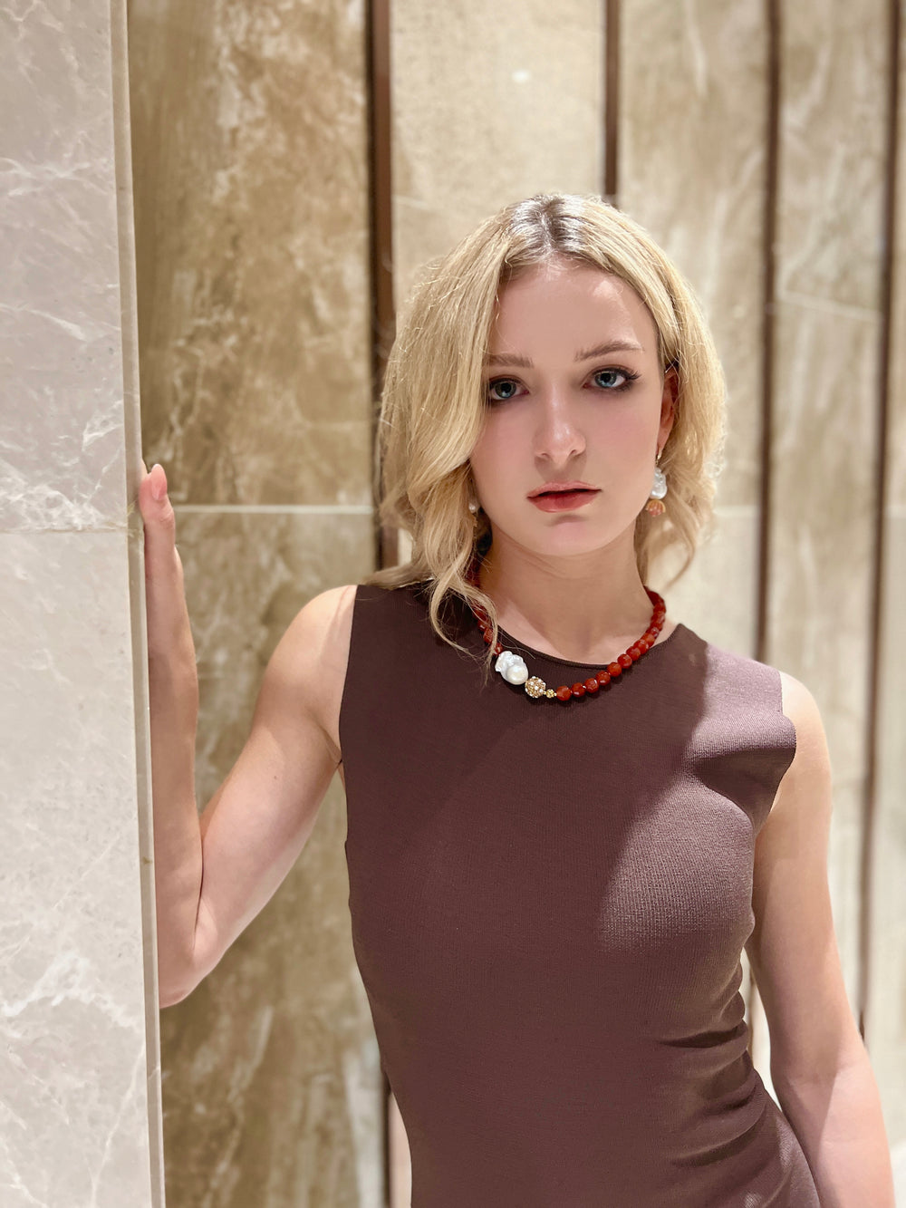 Red Agate With Baroque Pearl Short Necklace HN034 - FARRA