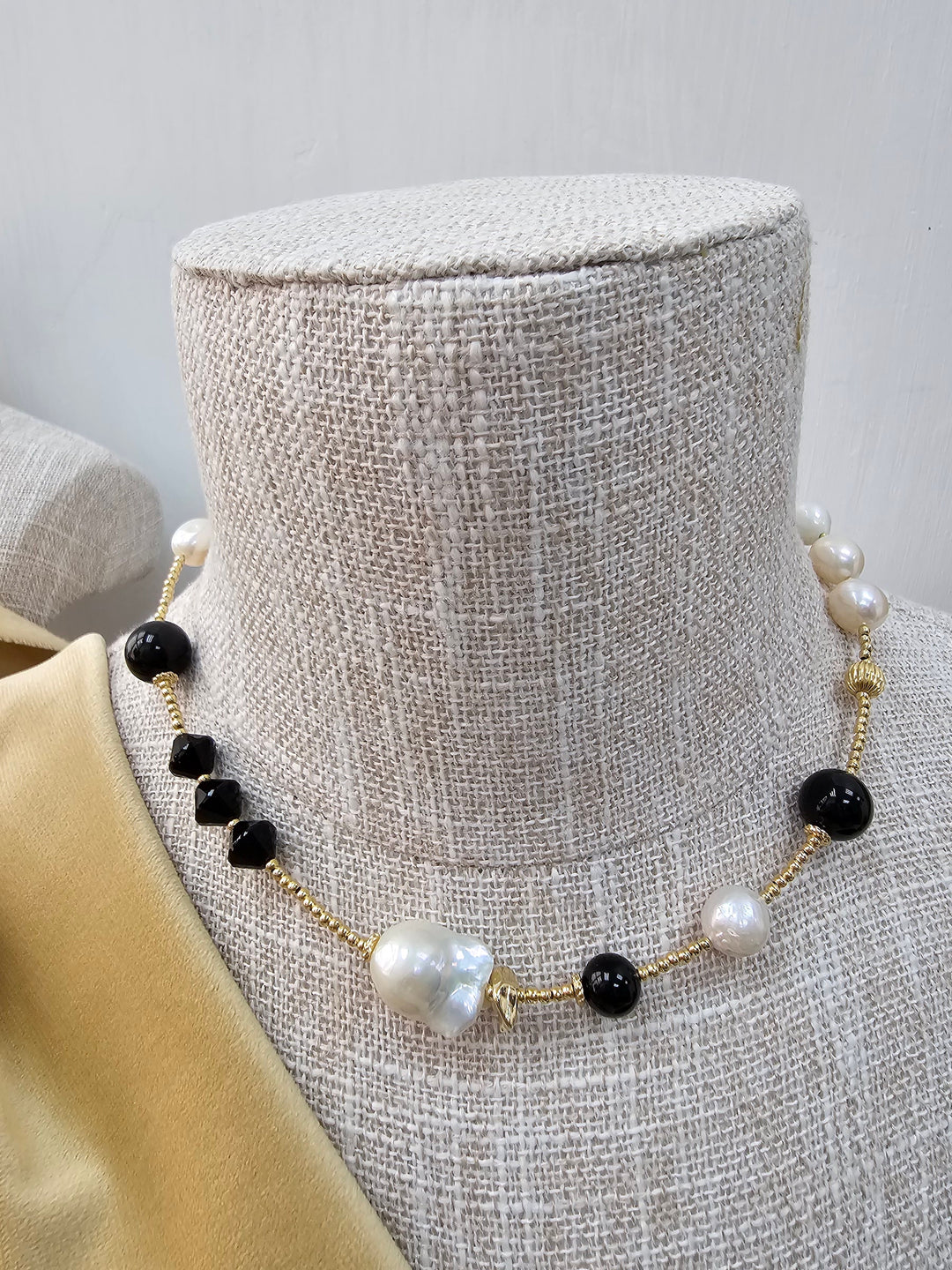 Black Obsidian and White Pearls Double Layers Bracelet / Choker NB001