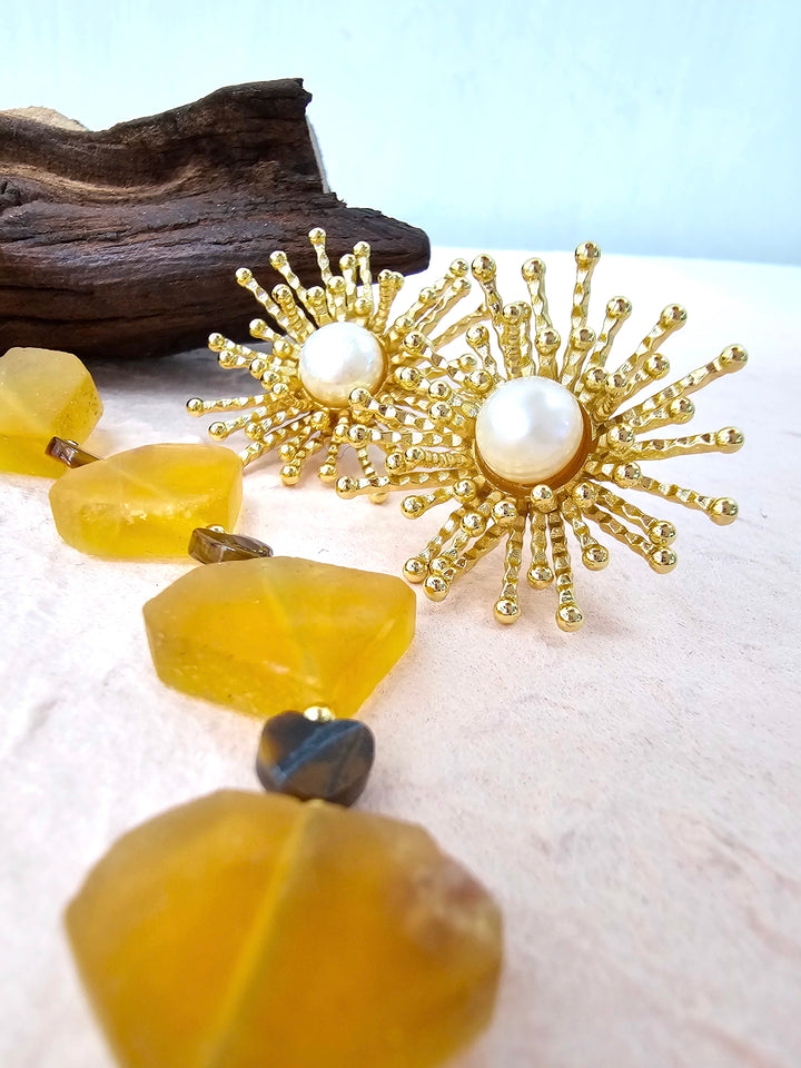 Flower Setting With Freshwater Pearls Stud Earrings QE002