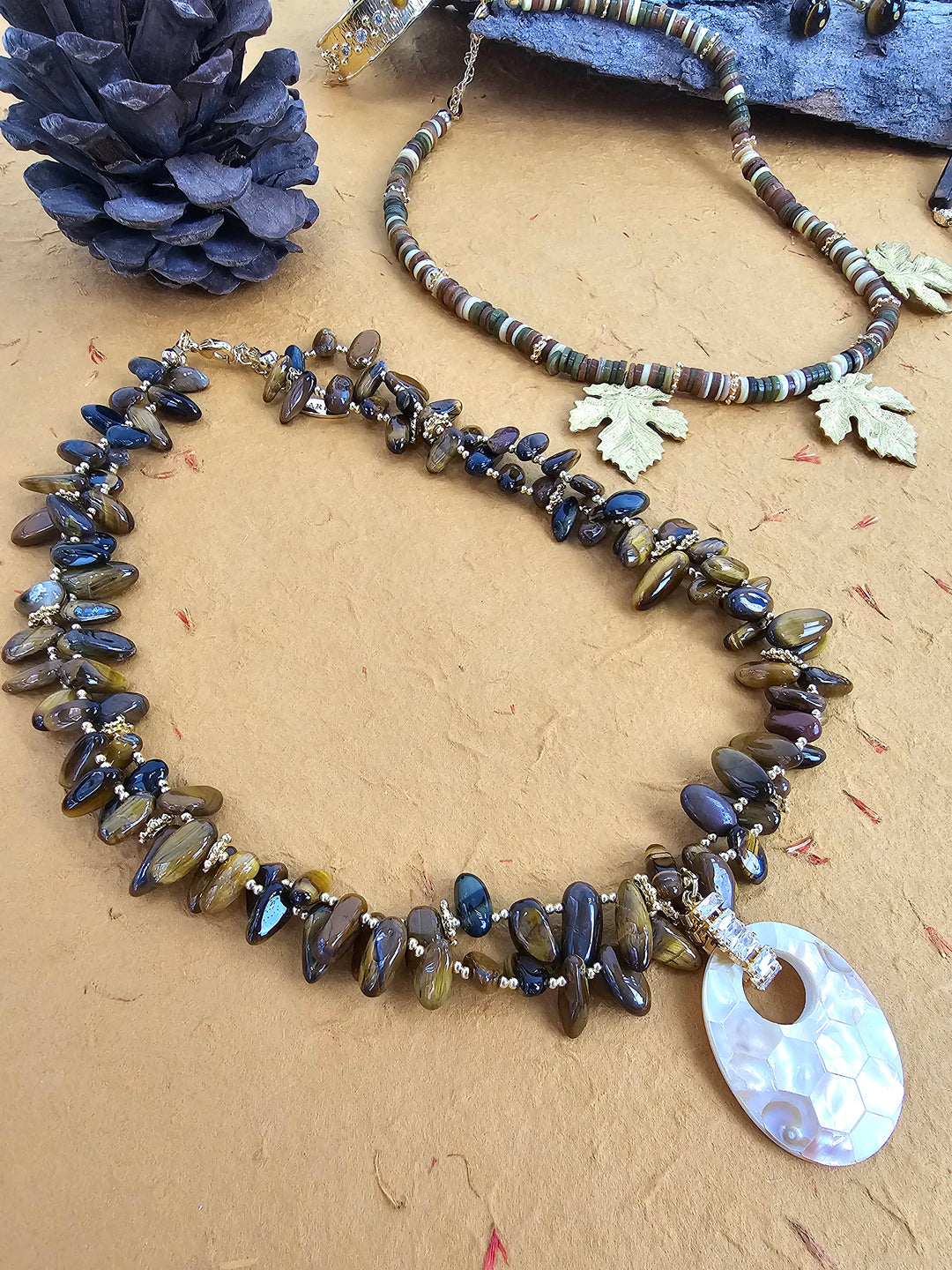 Classical Tigereye With Shell Pendant Necklace QN006