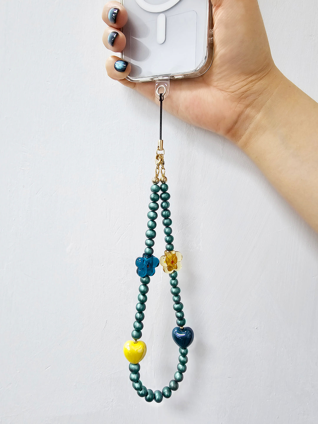 Green Freshwater Pearls With Flowers And Ceramic Hearts Phone Strap PC057