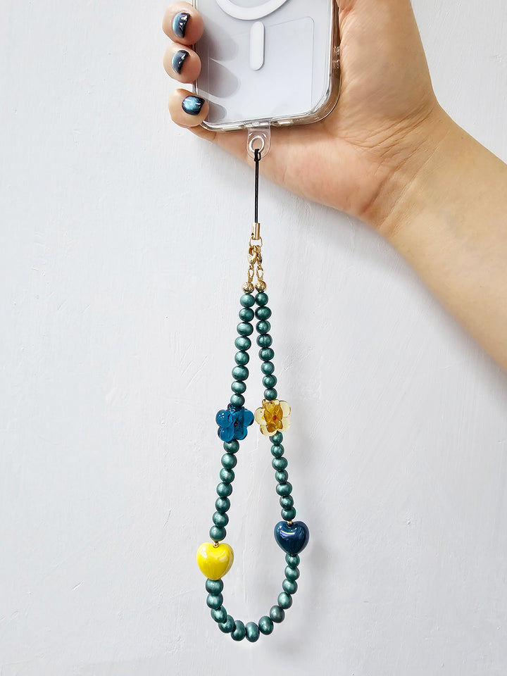 Green Freshwater Pearls With Flowers And Ceramic Hearts Phone Strap PC057
