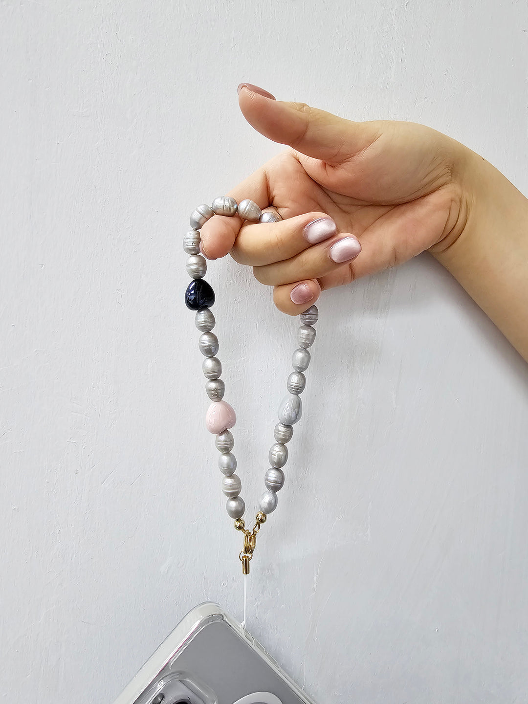 Gray Freshwater Pearls With Pink Ceramic Hearts Phone Strap PC047