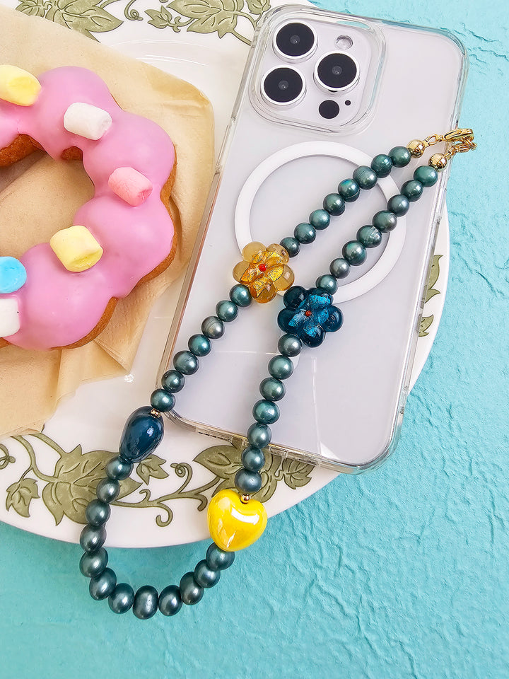 Green Freshwater Pearls With Flowers And Ceramic Hearts Phone Strap PC057