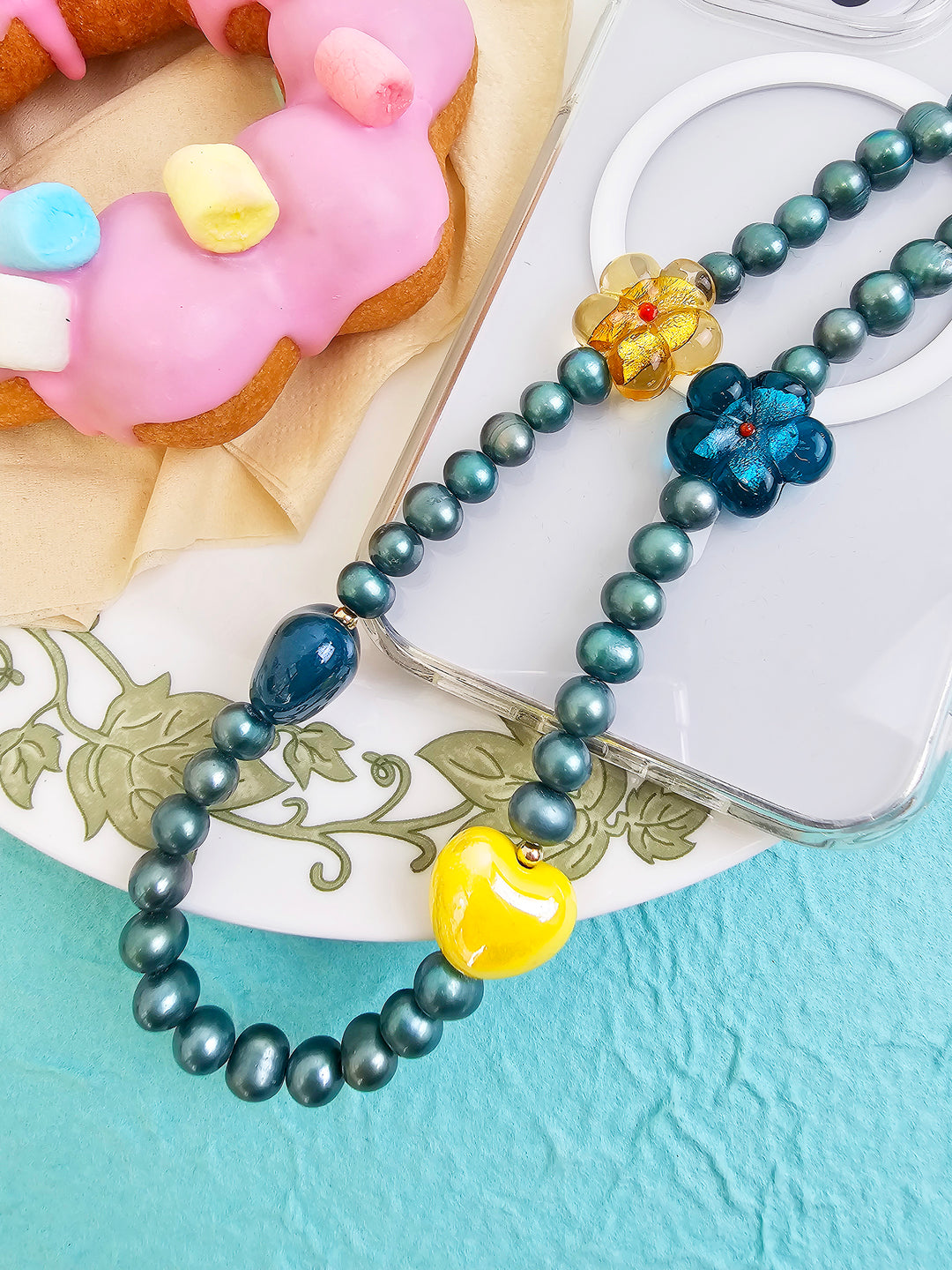Green Freshwater Pearls With Flowers And Ceramic Hearts Phone Strap PC057
