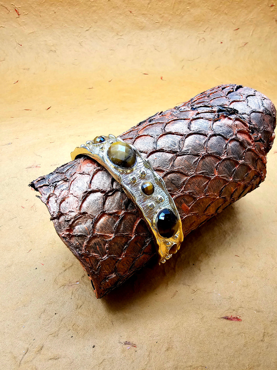 Tiger-eye Stone Setting Gold Bangle QB001