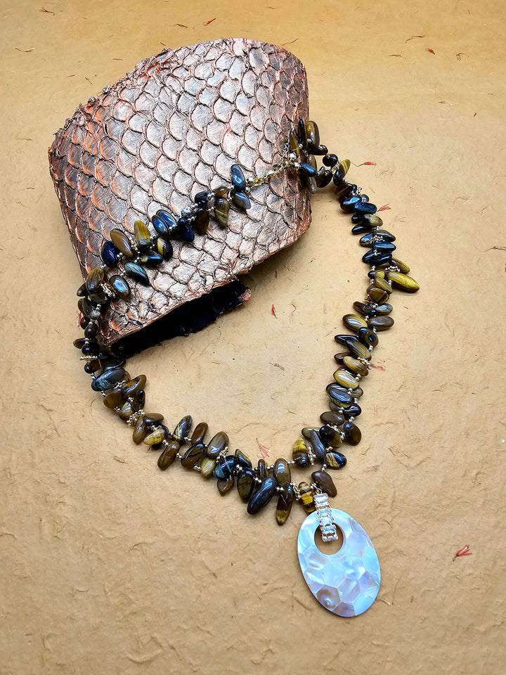 Classical Tigereye With Shell Pendant Necklace QN006