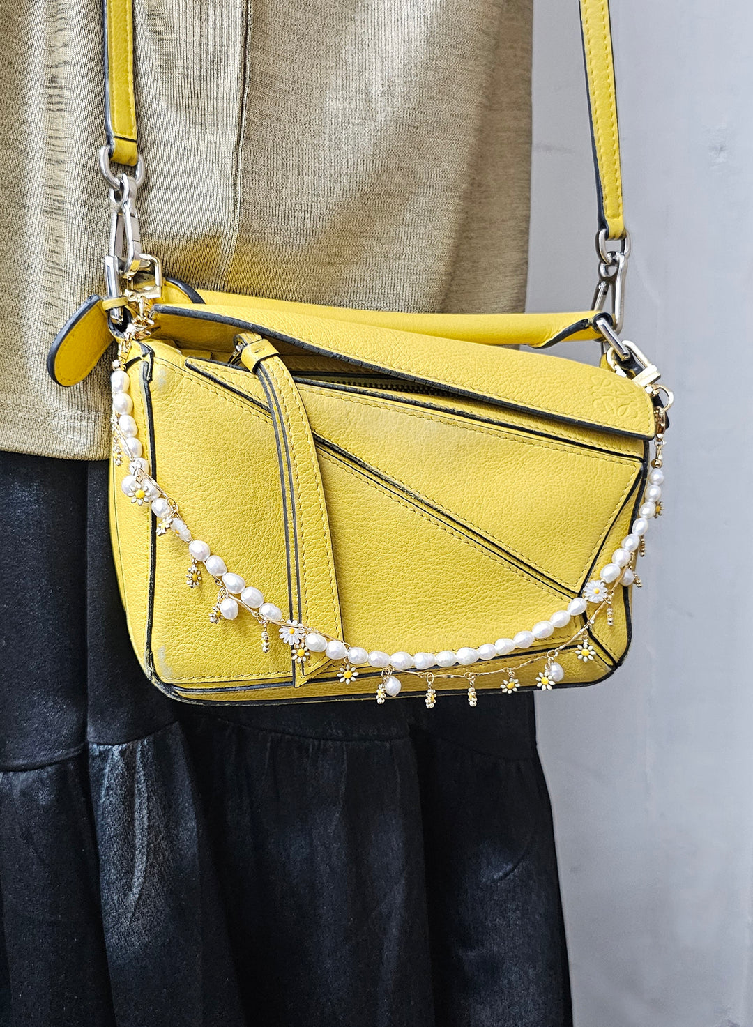 Freshwater Pearls With Daisy Flower Double Layers Bag Charm BC002