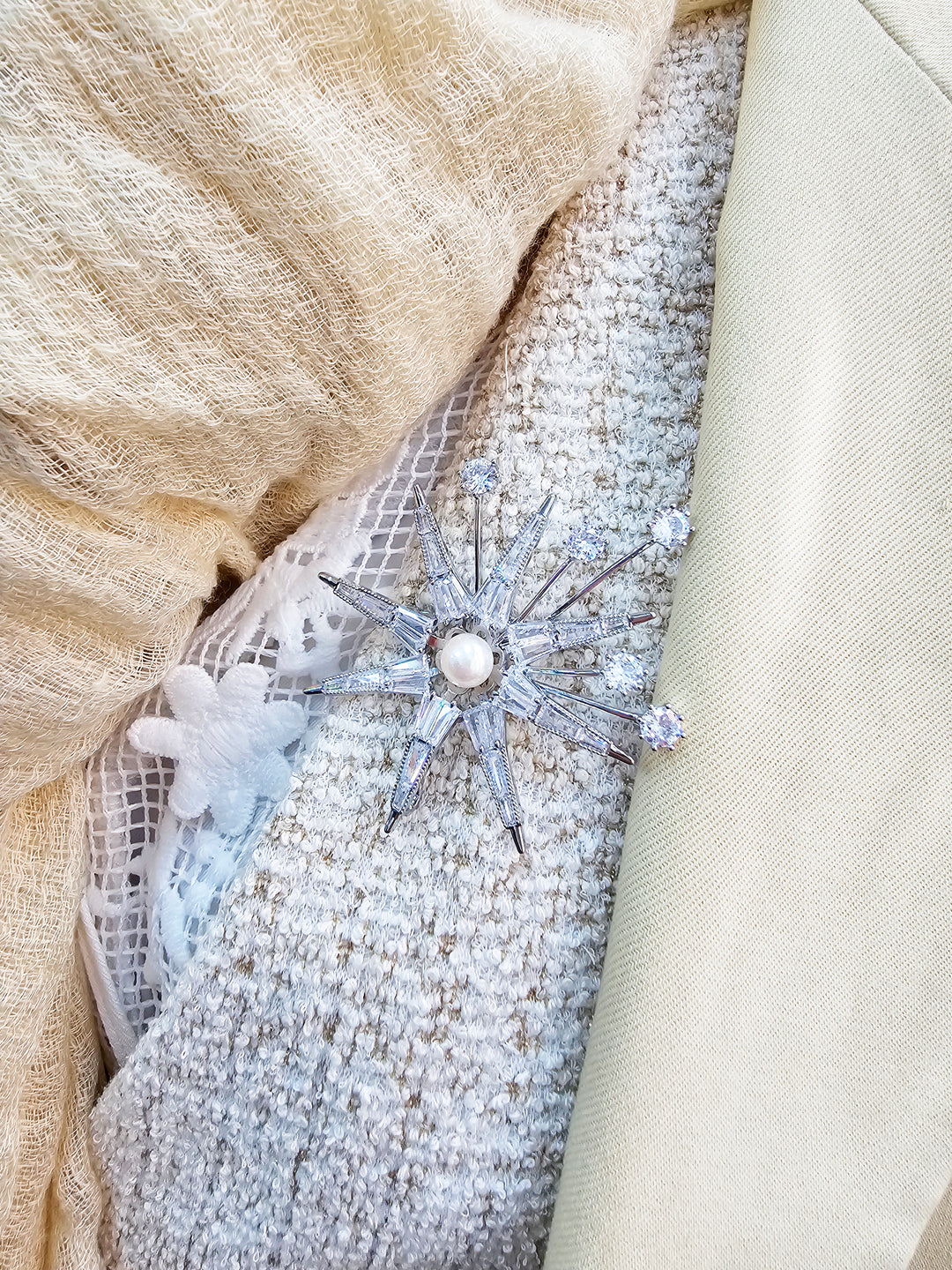 Pearl Setting Star Shaped Brooch QP004