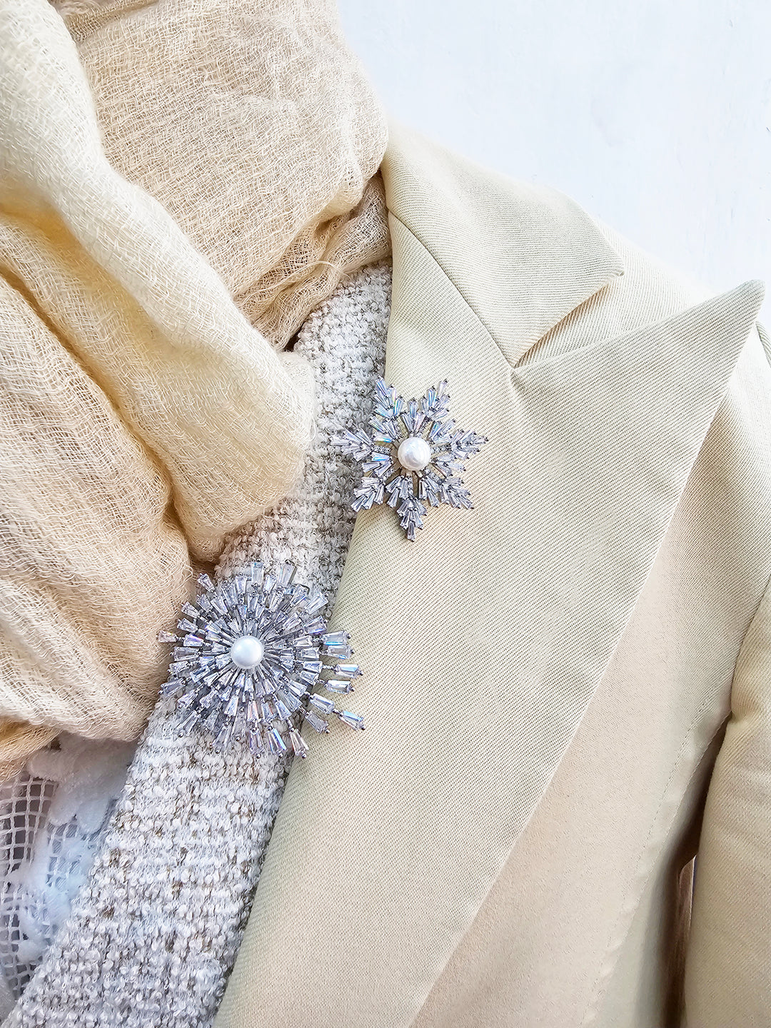 Pearl Setting Snowflake Shaped Brooch QP005