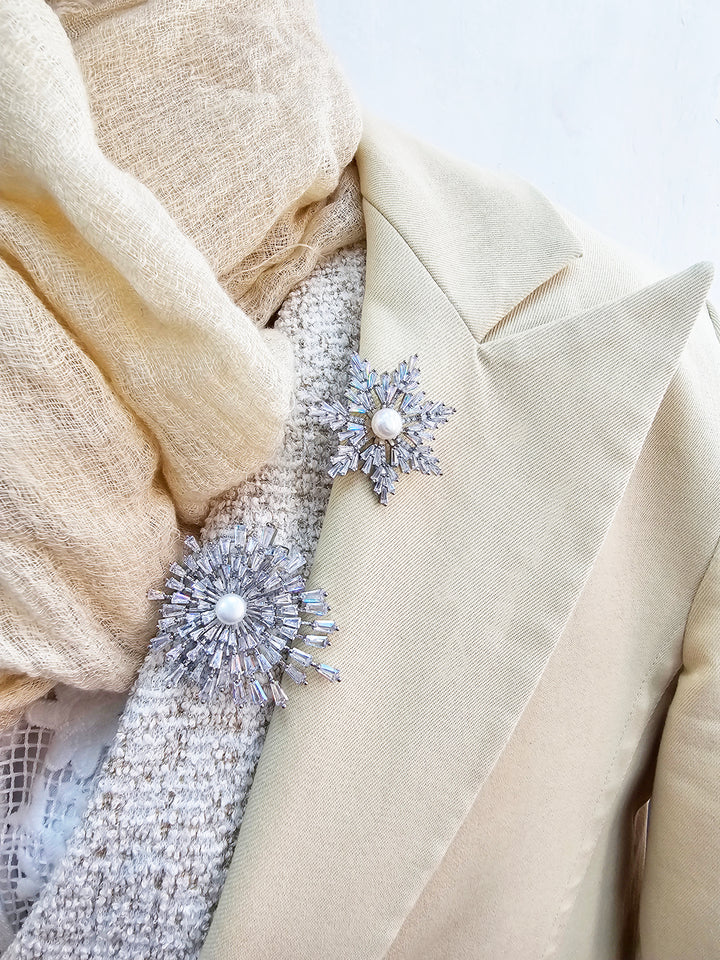 Pearl Setting Snowflake Shaped Brooch QP005