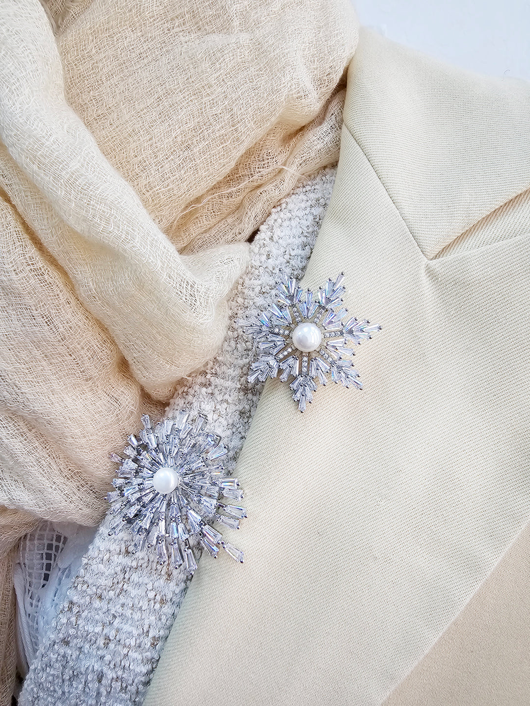 Pearl Setting Snowflake Shaped Brooch QP005