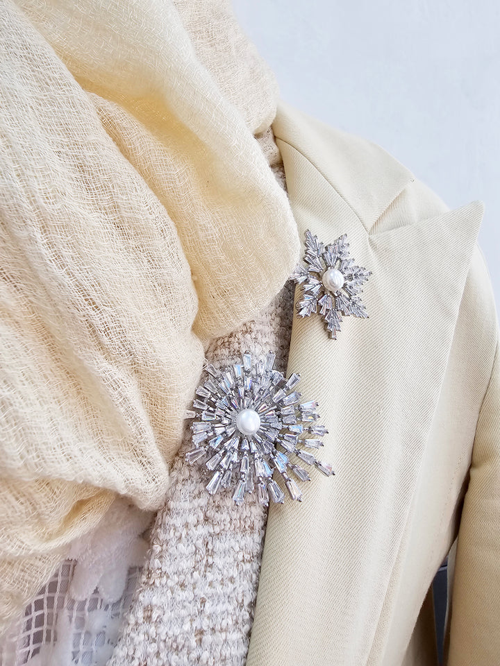 Pearl Setting Snowflake Shaped Brooch QP005