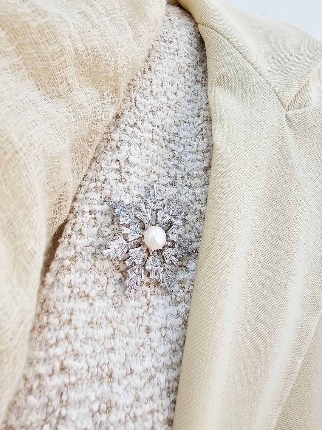 Pearl Setting Snowflake Shaped Brooch QP005