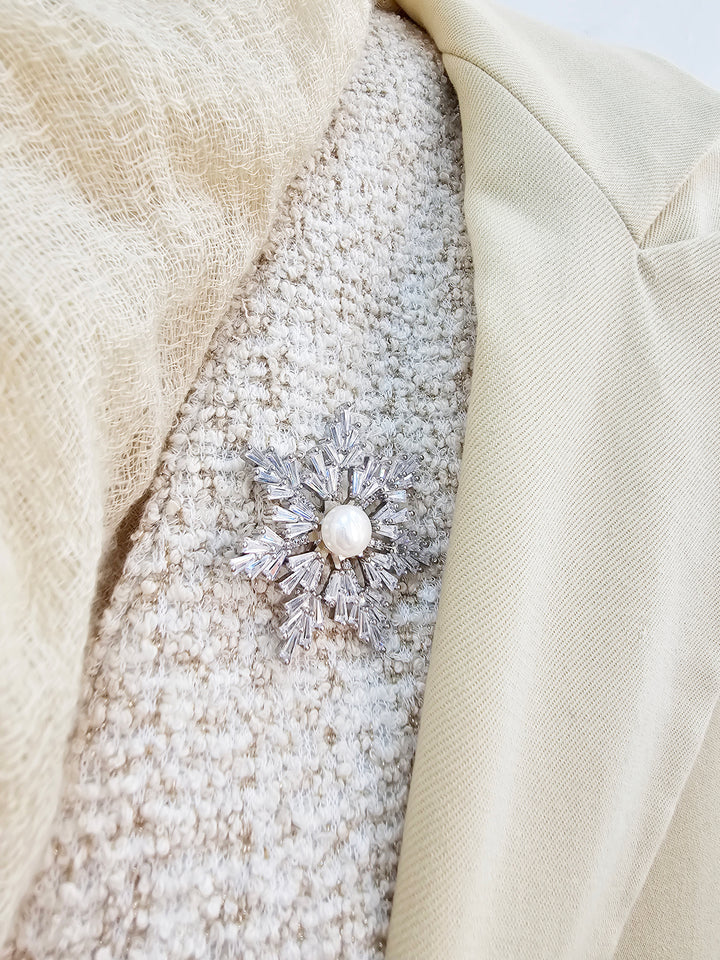 Pearl Setting Snowflake Shaped Brooch QP005