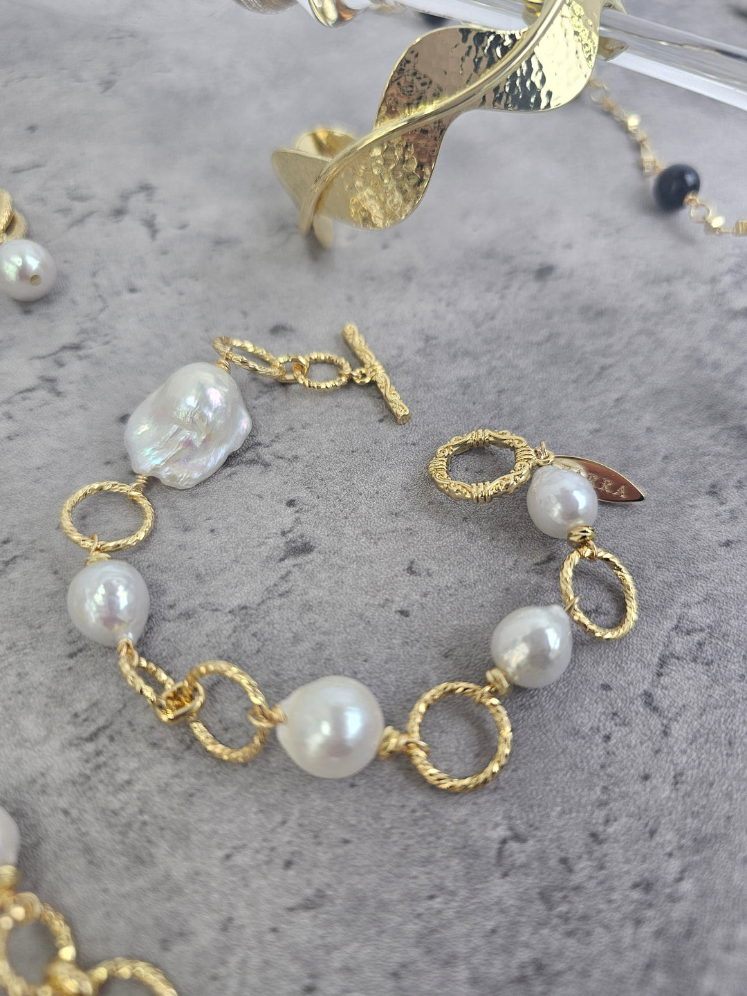 Timeless Baroque Pearls Chain Bracelet RB022