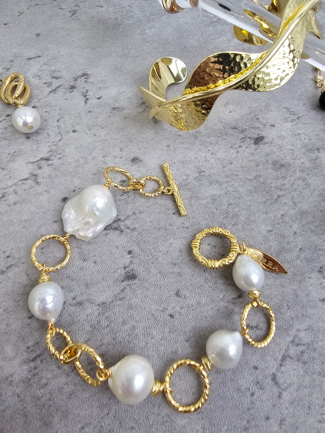 Timeless Baroque Pearls Chain Bracelet RB022