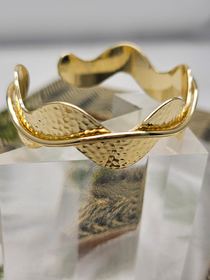 Modern Style Gold Bangle RB023