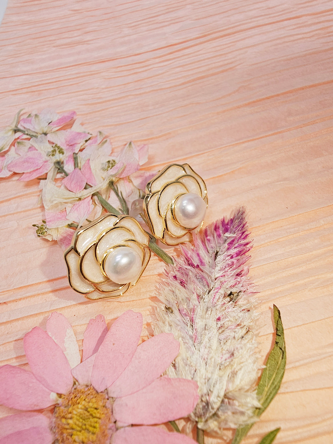 Enamel Flower Stud Earrings With Freshwater Pearl RE021
