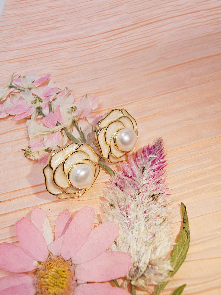 Enamel Flower Stud Earrings With Freshwater Pearl RE021