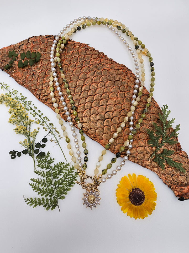 Yellow Green Gemstone And Pearls Necklace with Daisy Pendant OT Clasp RN009