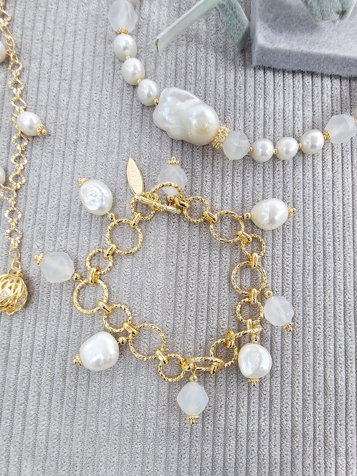 Freshwater Pearl And White Agate Charms Chain Bracelet SB022