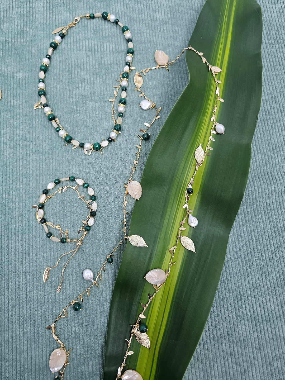 Natural-Inspired Pearl With Shell Leaves And Malachite Open Ended Necklace SN029