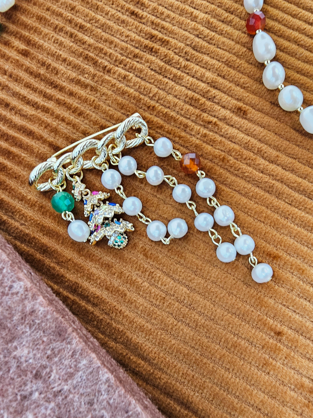 Freshwater Pearl With Green Red Agate And Christmas Tree Tassel Brooch SP008