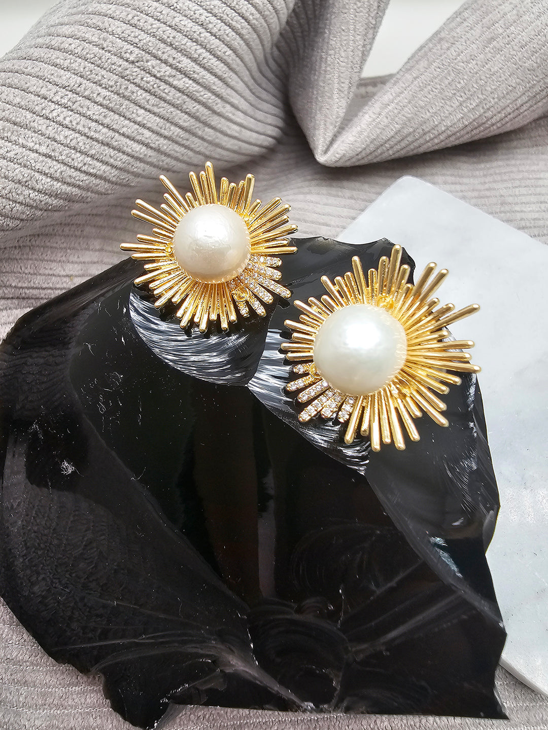 Gold-Tone Freshwater Pearl Sunburst Statement Stud Earrings SE025