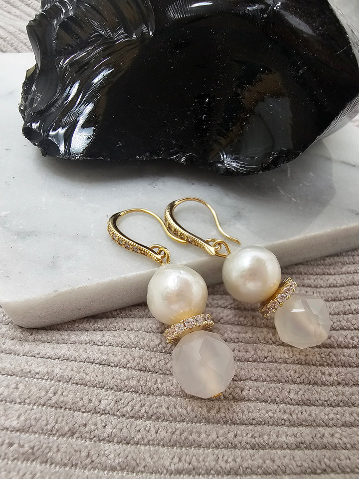 Elegant Freshwater Pearl With White Agate Earrings SE027