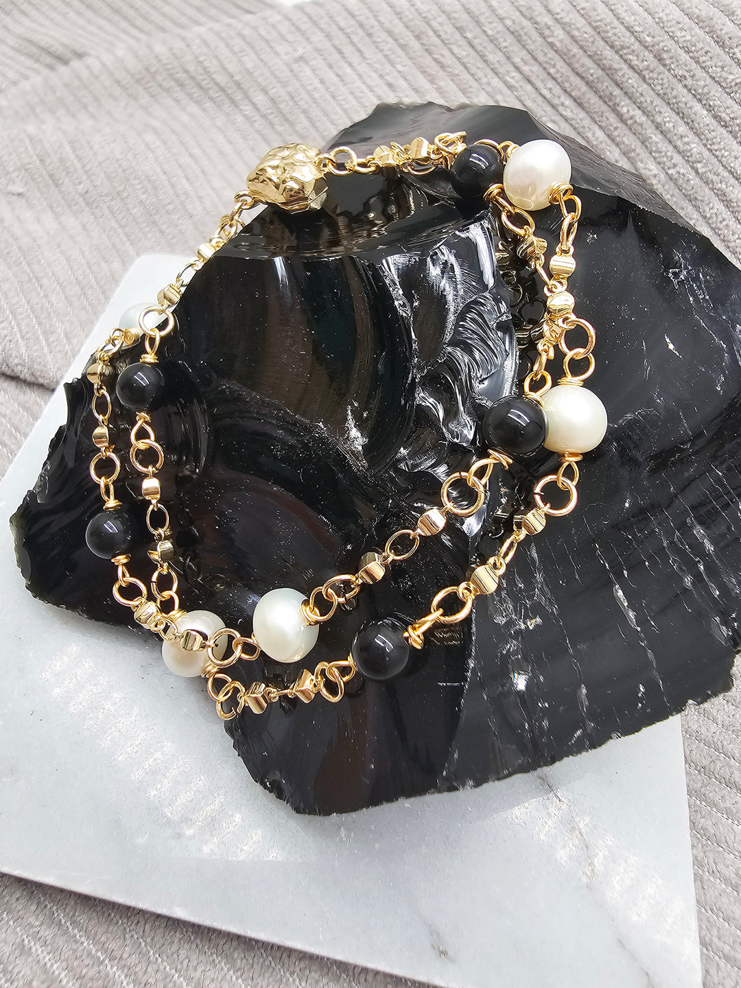 Black Obsidian And White Freshwater Pearl Double Layers Magnetic Clasp Bracelet SB026