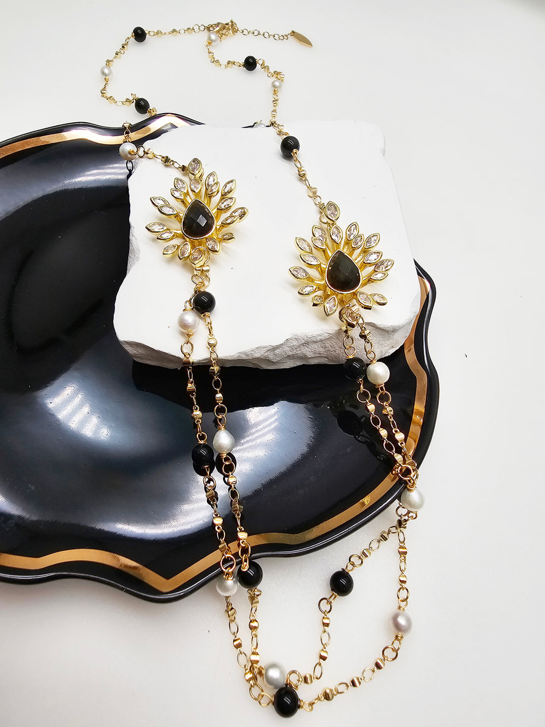 Black Obsidian And White Freshwater Pearl With Flower Pendants Necklace SN047