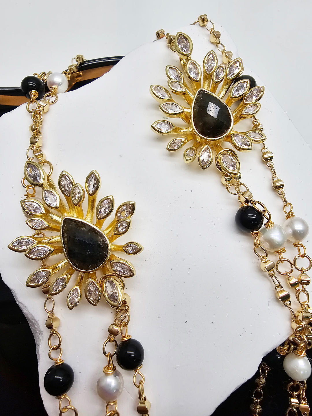 Black Obsidian And White Freshwater Pearl With Flower Pendants Necklace SN047