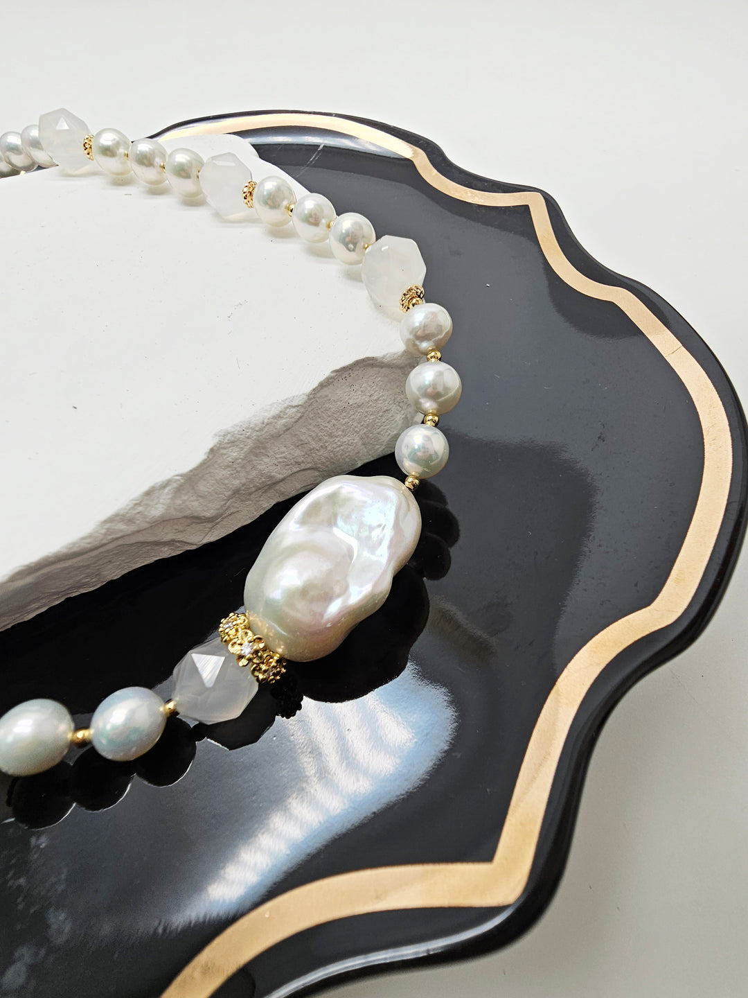Freshwater Pearl With White Agate And Baroque Pearl Choker Necklace SN044