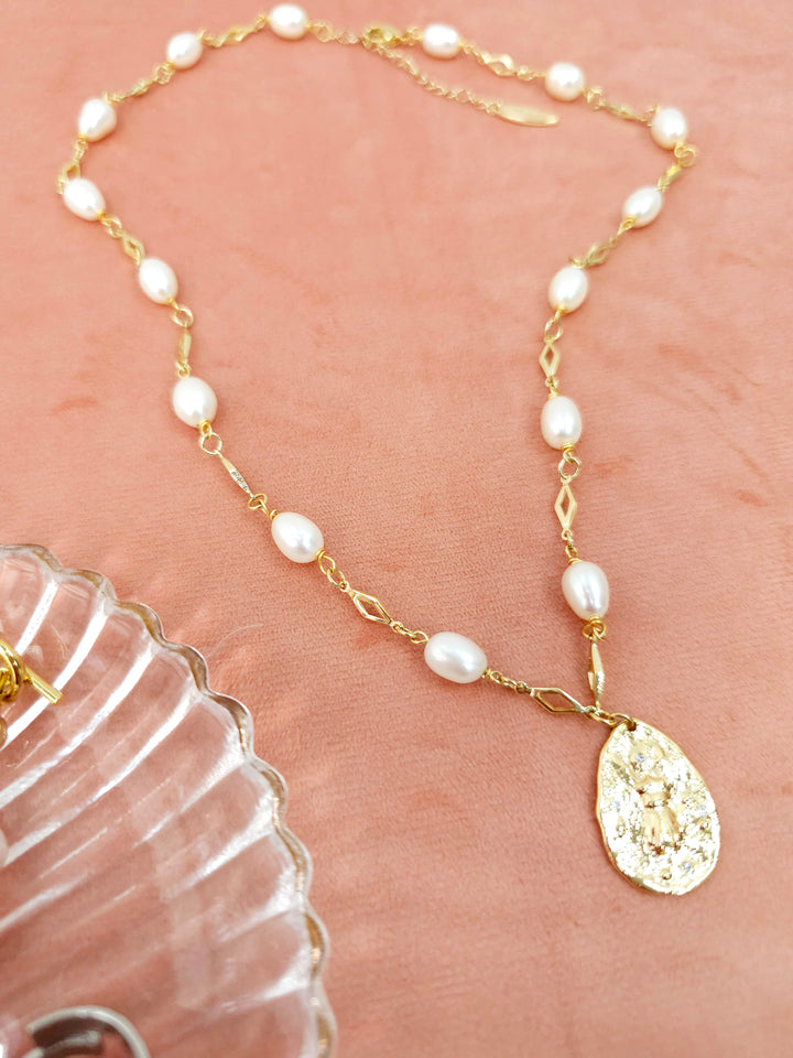 Freshwater Pearls With Insect Pendant Necklace NN008