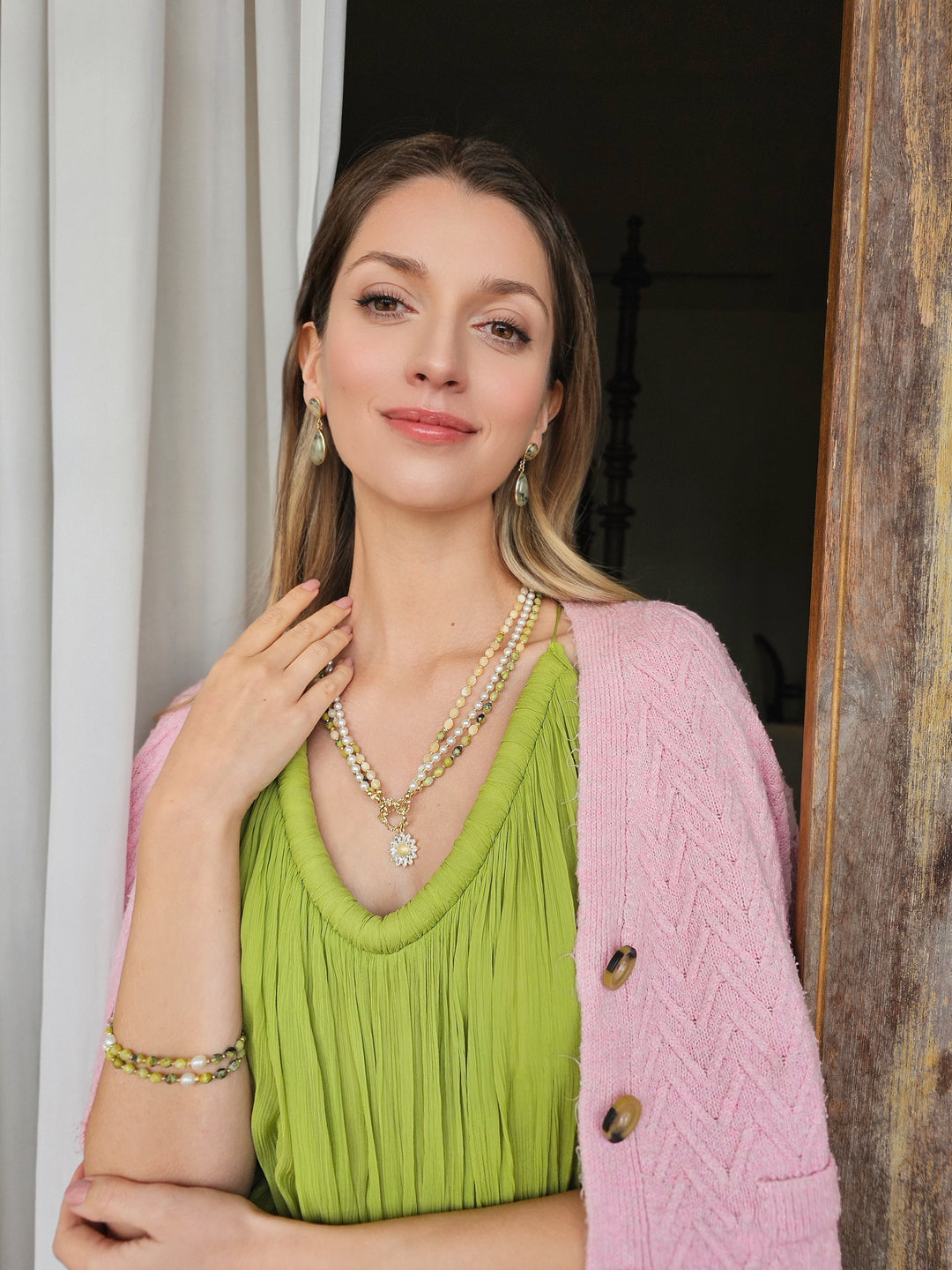 Yellow Green Gemstone And Pearls Necklace with Daisy Pendant OT Clasp RN009