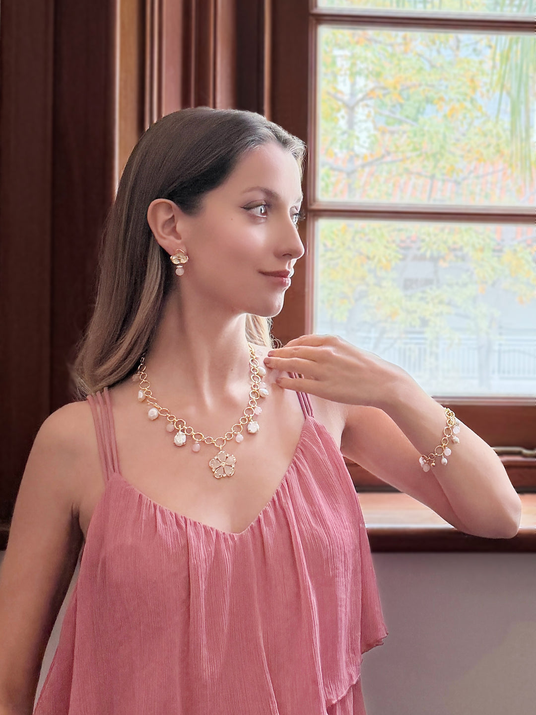 Rose Quartz Flower Pendant With Pearls Chain Necklace RN018