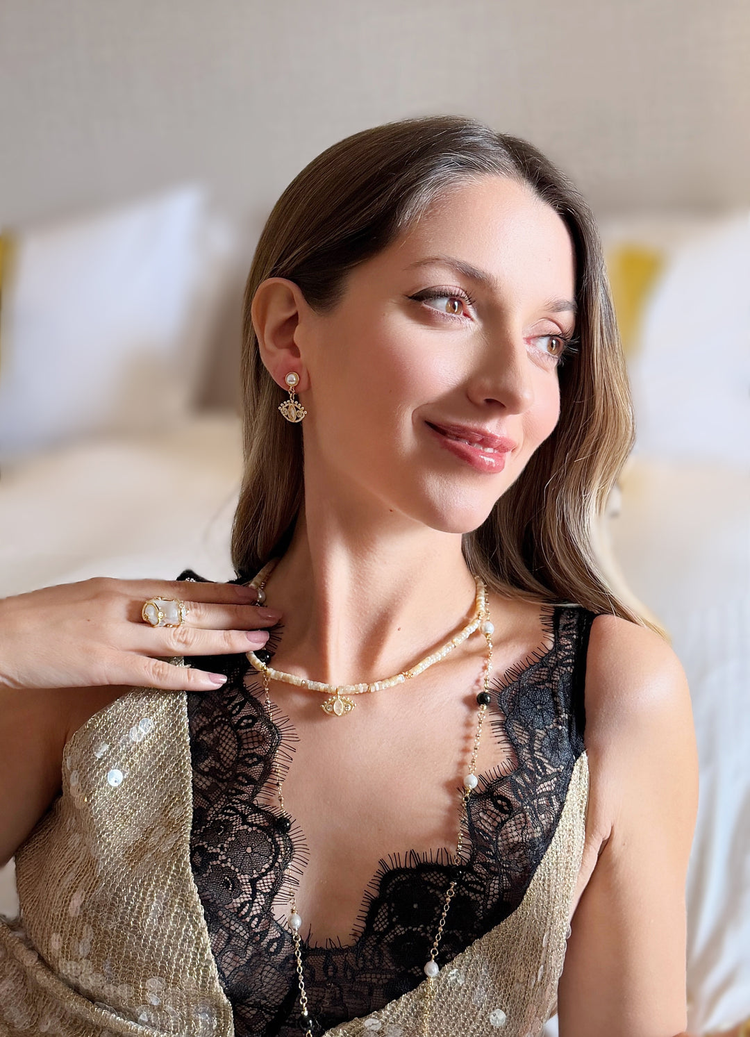 Beige Shell With Turkish Devil Eye Pendant Necklace RN036