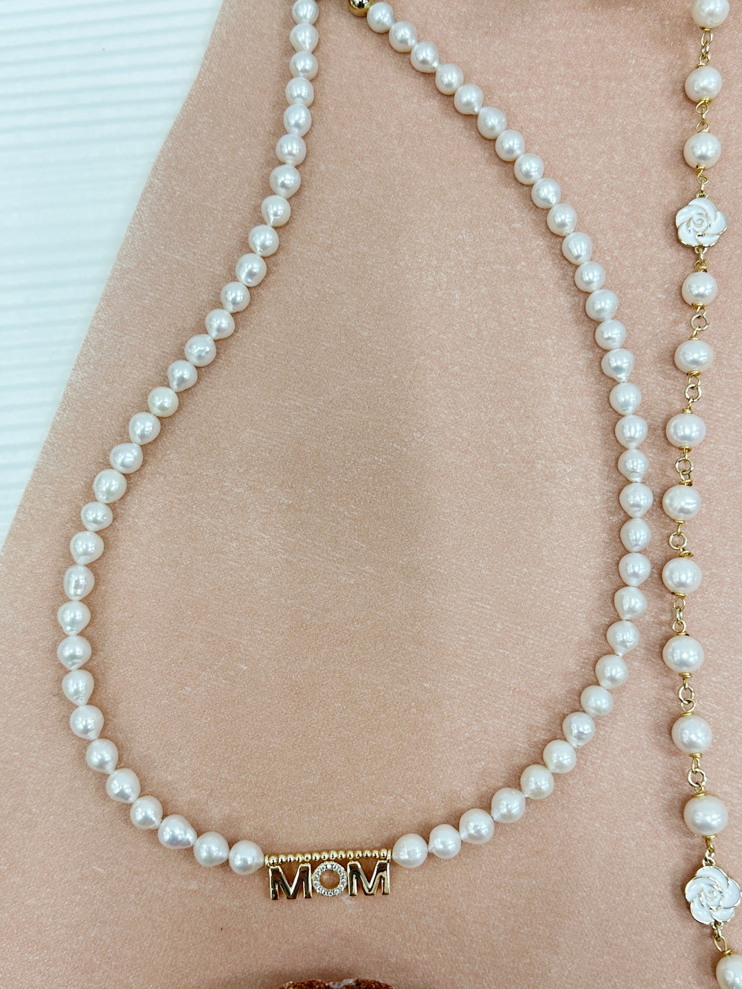 Freshwater Pearls with MOM Pendant Necklace LN060