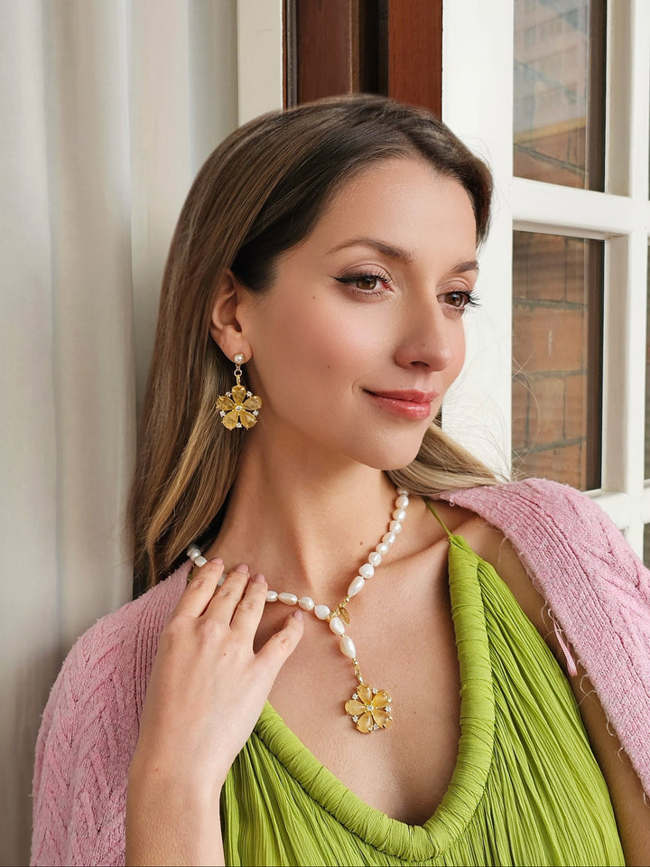 Irregular Freshwater Pearls With Citrine Flower Pendant Lariat Necklace RN011