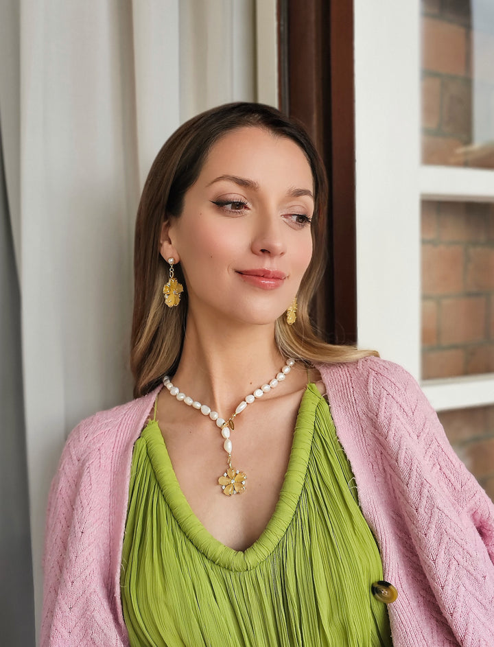 Irregular Freshwater Pearls With Citrine Flower Pendant Lariat Necklace RN011