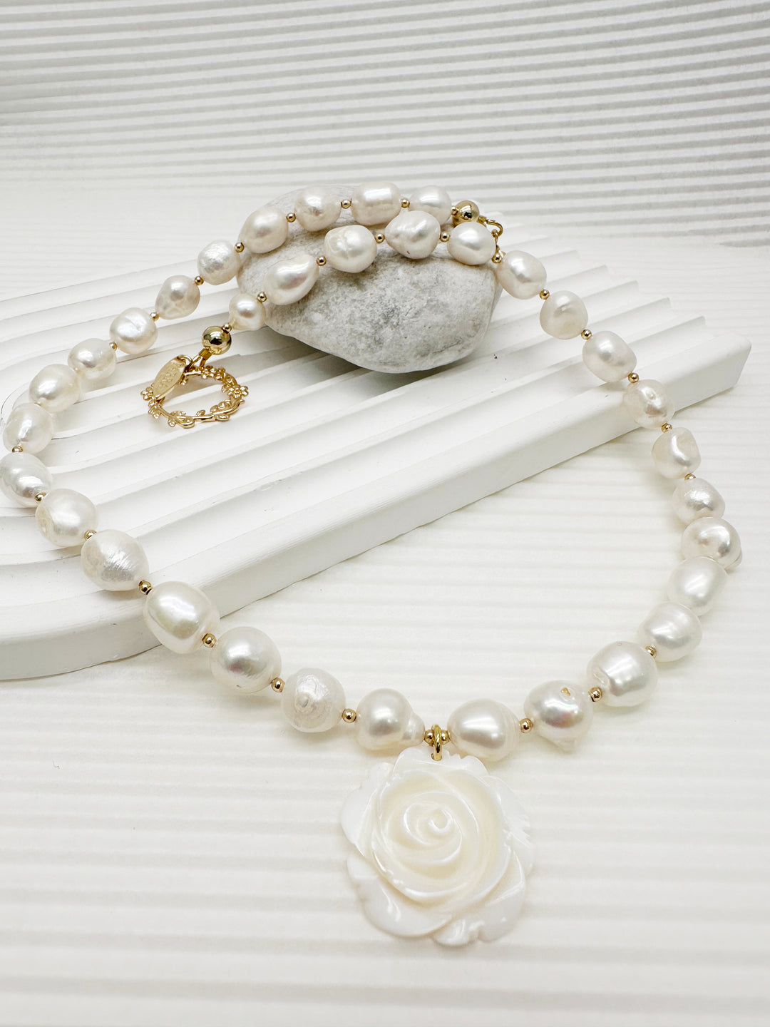 Freshwater Pearls With Rose Pendant Choker Necklace LN062
