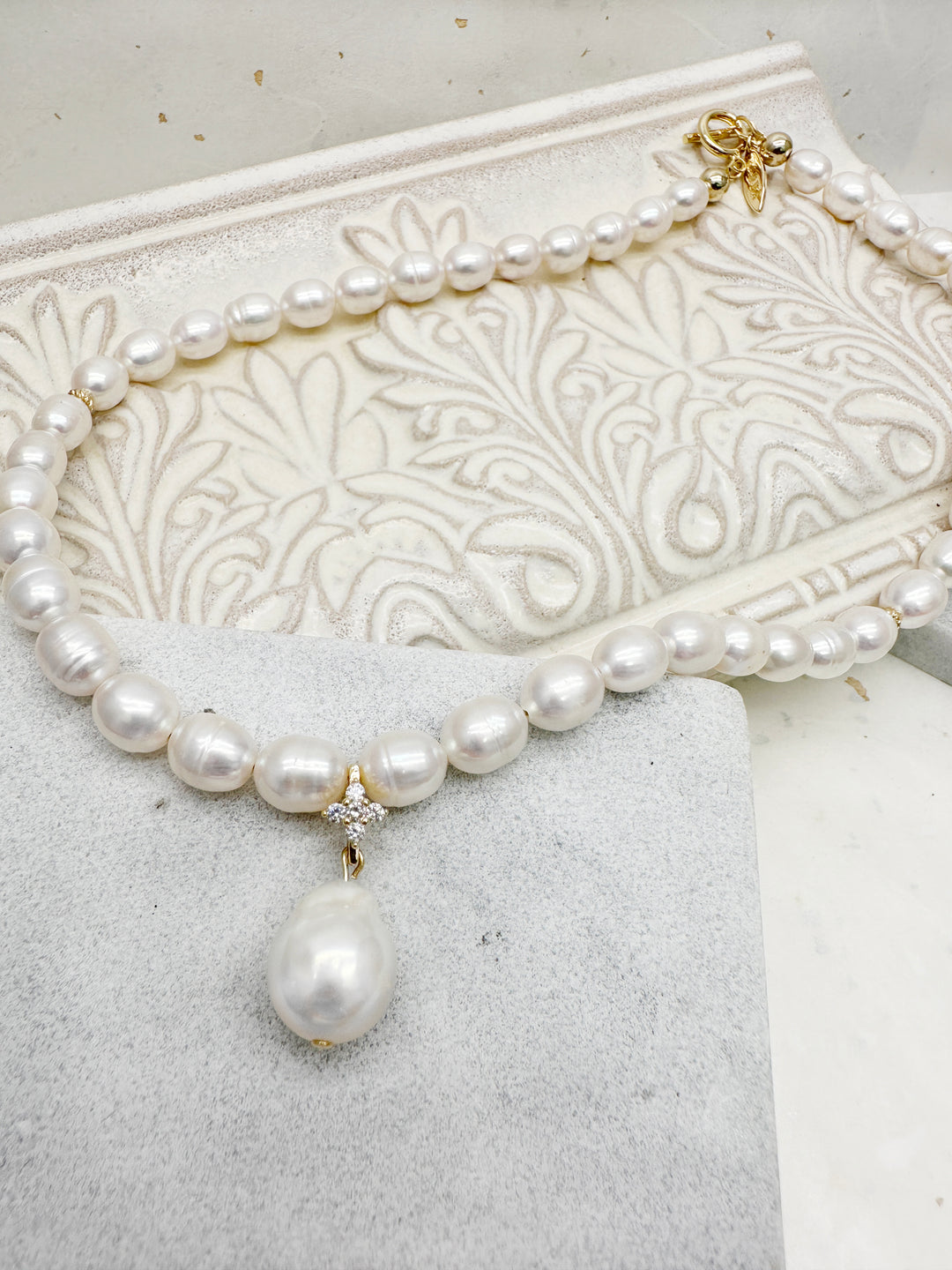 Must-have Freshwater Pearls with Baroque Pearl Pendant Necklace LN063