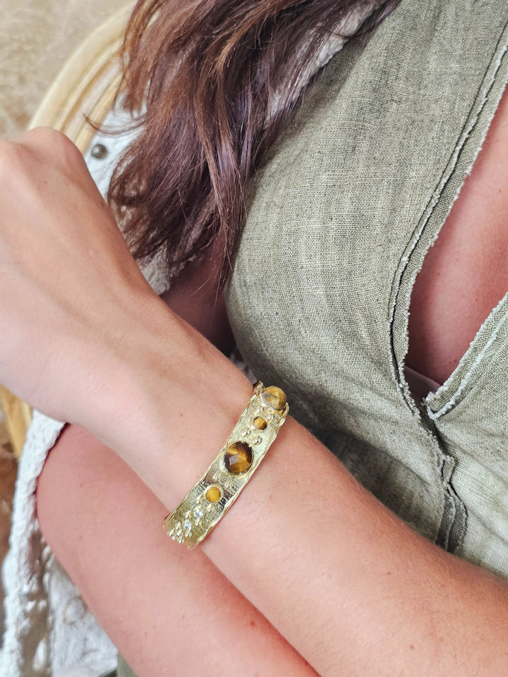 Tiger-eye Stone Setting Gold Bangle QB001