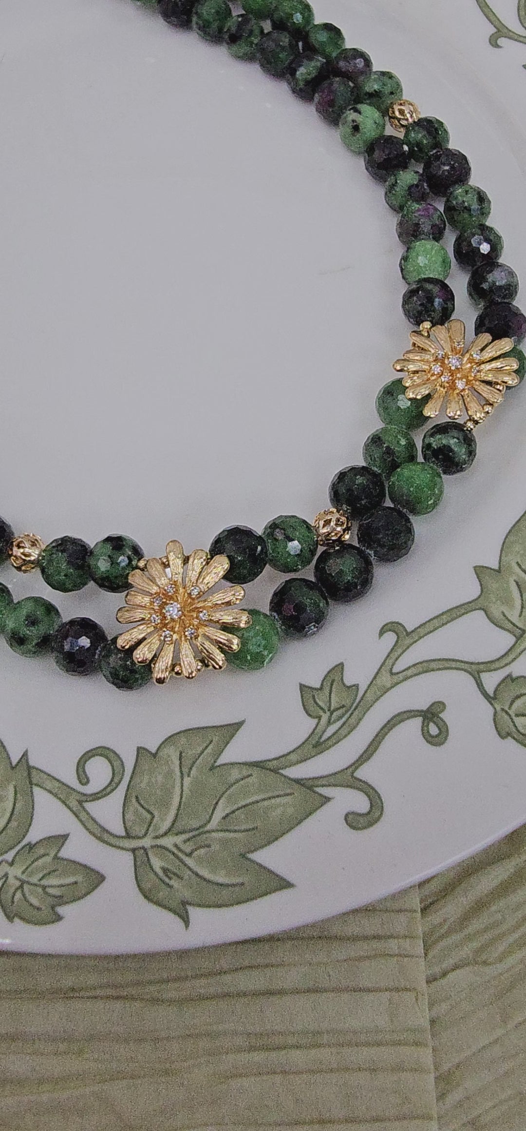 Green Gemstone With Daisy Flower Statement Necklace NN039