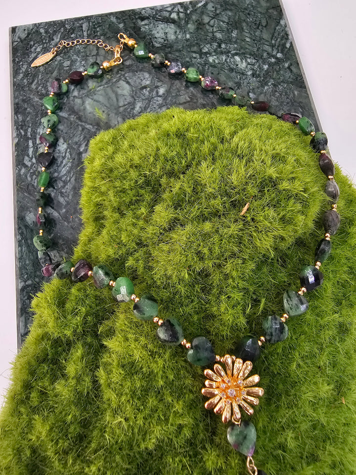 Heart Shaped Green Gemstone With Daisy Flower Necklace NN040